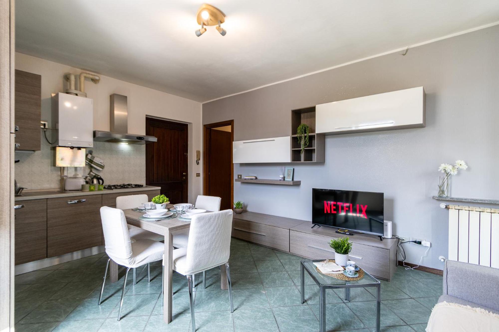 Smart Flat - Maggiore - Private Garage, Wi-fi * Castelletto sopra Ticino