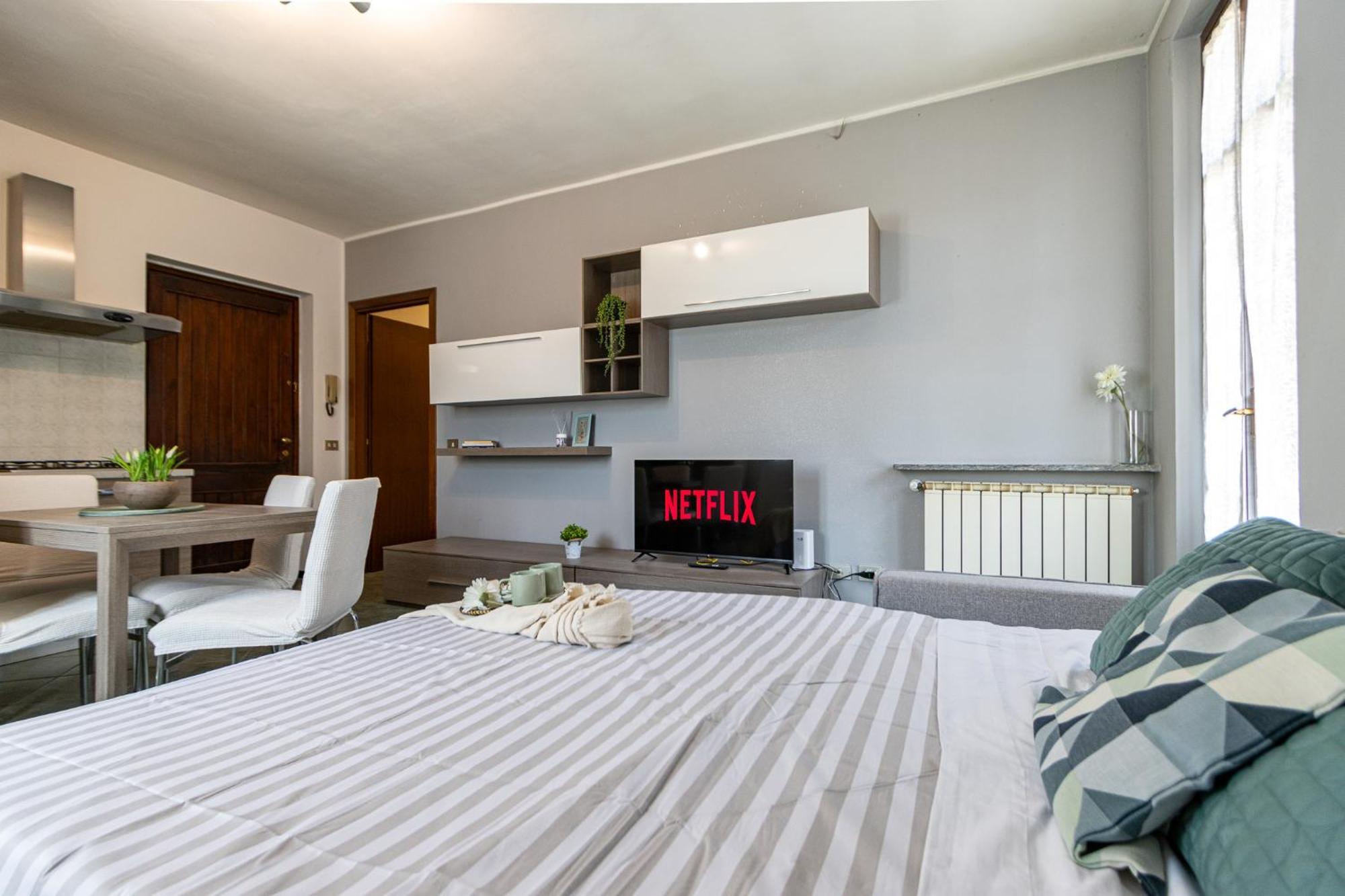 Smart Flat - Maggiore - Private Garage, Wi-fi * Castelletto sopra Ticino